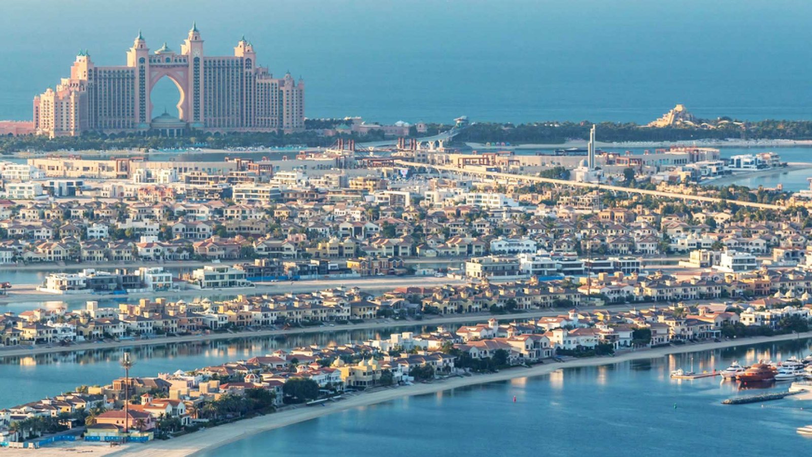 Discover Palm Jumeirah: The Ultimate Guide to Living and Investing in Dubai